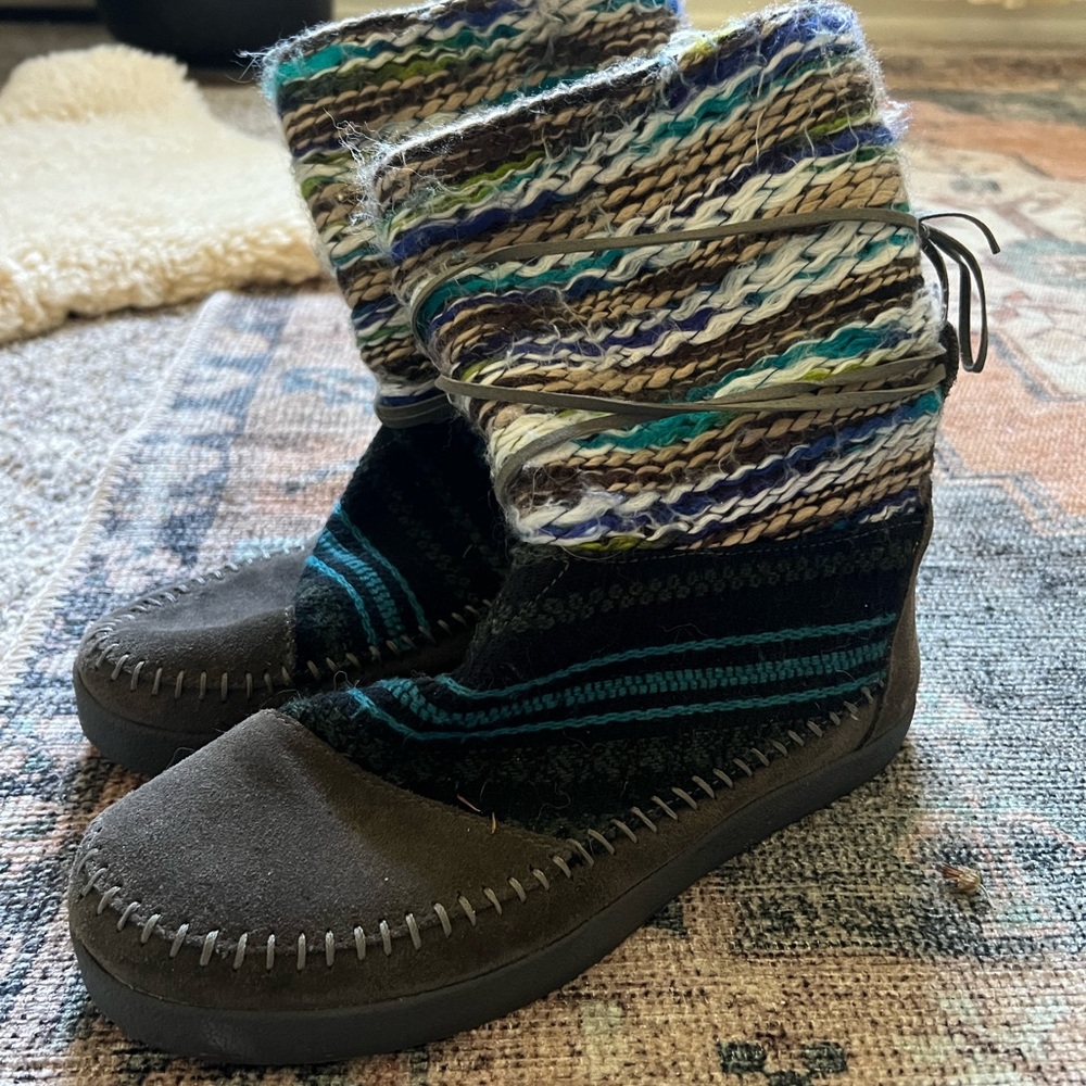 Toms Brown and Blue Boots for Stylish Comfort